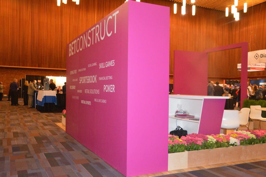 Maximize Your Trade Show Presence with Comotion's Display Solutions in Toronto 2 DSC 0303